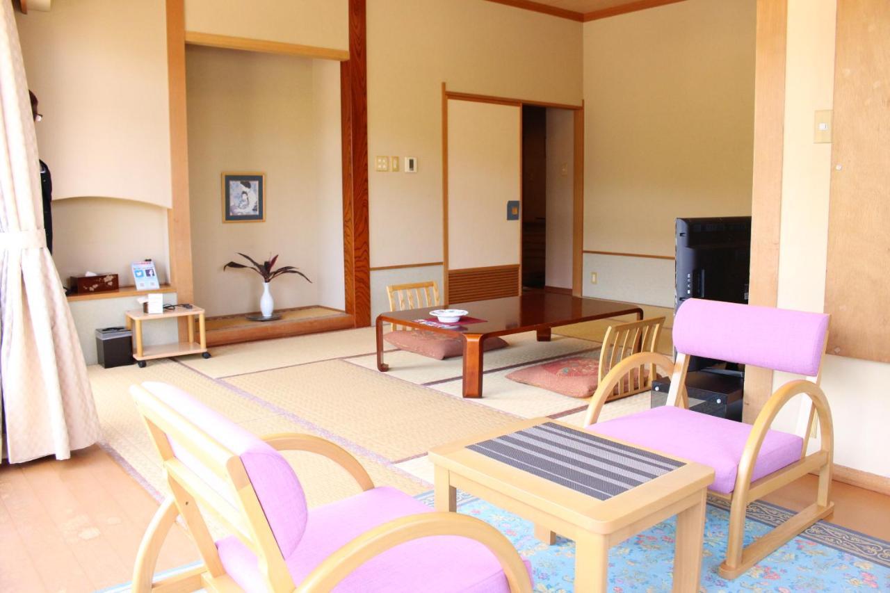 土湯温泉 やすらぎの宿 向瀧旅館 Fukushima Dış mekan fotoğraf